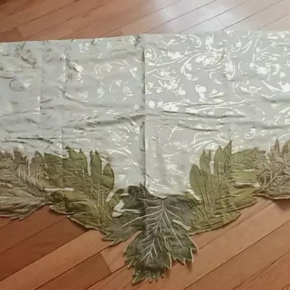Pier 1 Import Fall Harvest Table Runner Mantal Gold Leaves PierOne $59.95 - Picture 3 of 5